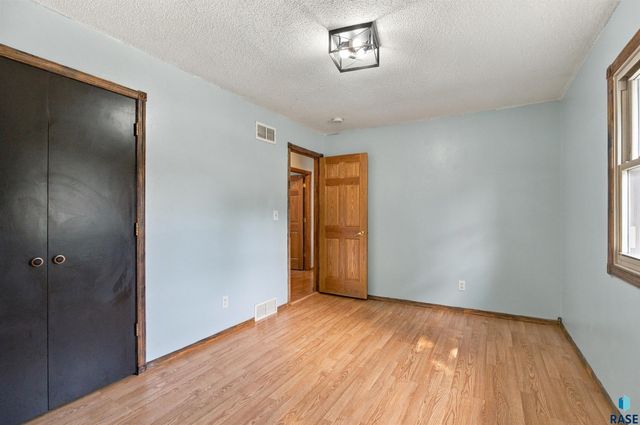 1512 S Judy Ave Avenue, Sioux Falls, SD 57103