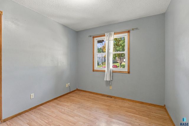 1512 S Judy Ave Avenue, Sioux Falls, SD 57103