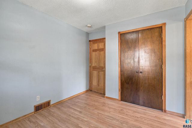 1512 S Judy Ave Avenue, Sioux Falls, SD 57103