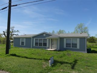 422 Hutchinson Street, Bowie, TX 76230
