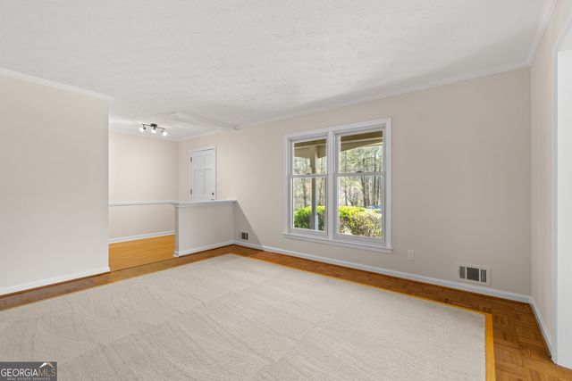 1055 Hunterhill Drive, Roswell, GA 30075