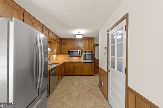 1055 Hunterhill Drive, Roswell, GA 30075