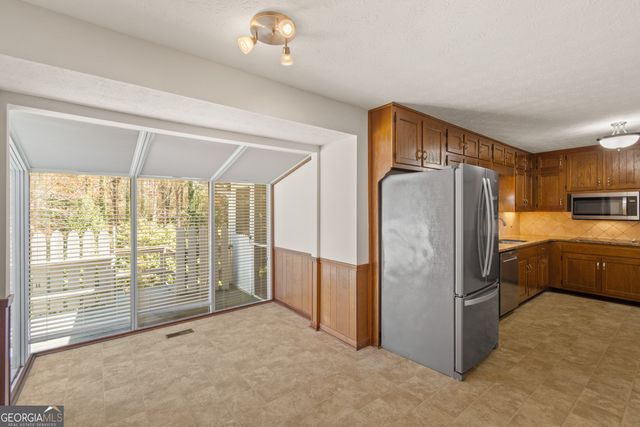 1055 Hunterhill Drive, Roswell, GA 30075