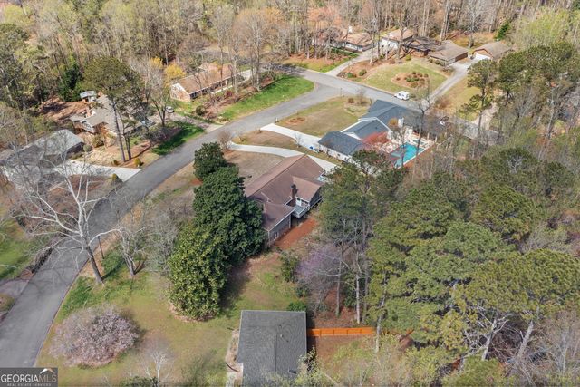 1055 Hunterhill Drive, Roswell, GA 30075