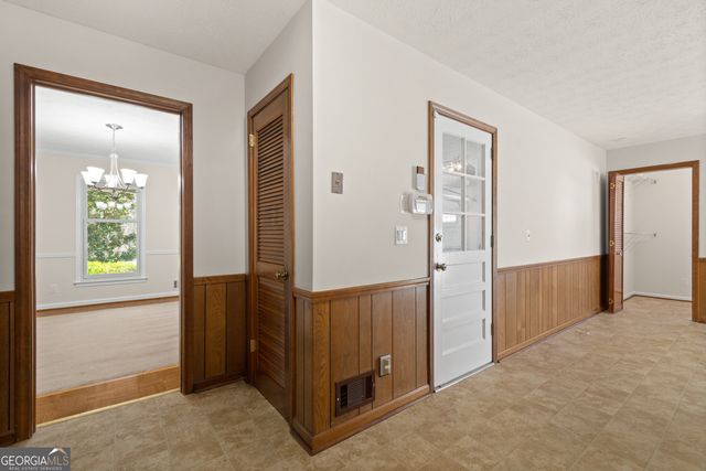 1055 Hunterhill Drive, Roswell, GA 30075