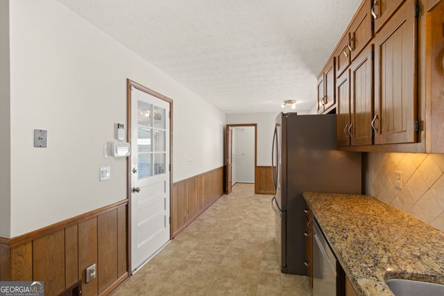 1055 Hunterhill Drive, Roswell, GA 30075