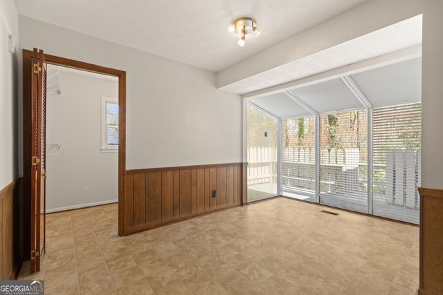 1055 Hunterhill Drive, Roswell, GA 30075