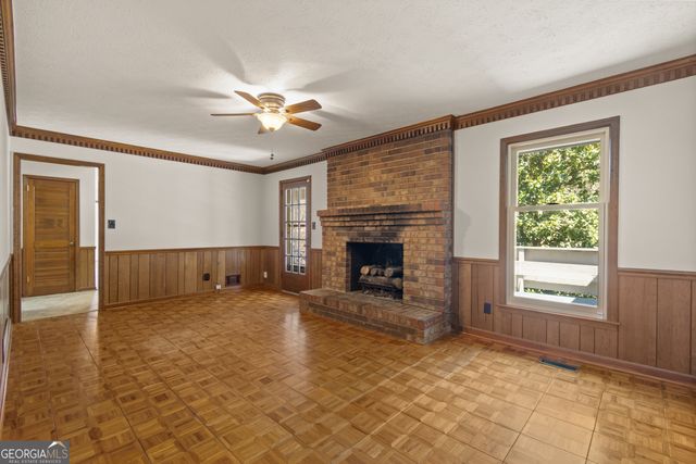 1055 Hunterhill Drive, Roswell, GA 30075