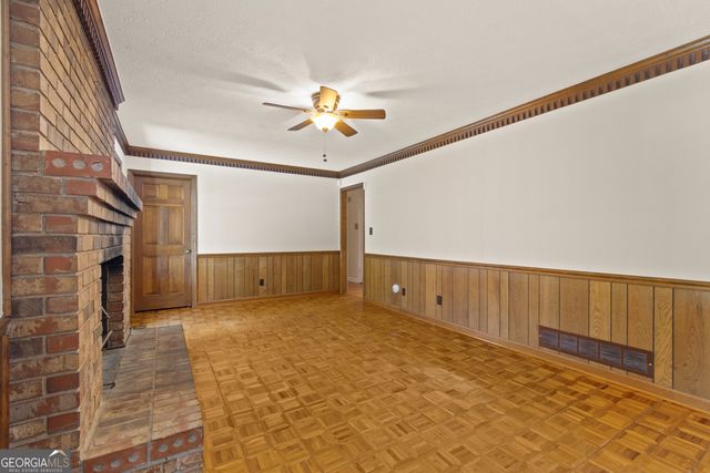 1055 Hunterhill Drive, Roswell, GA 30075