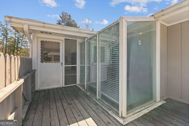 1055 Hunterhill Drive, Roswell, GA 30075