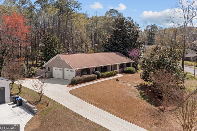 1055 Hunterhill Drive, Roswell, GA 30075