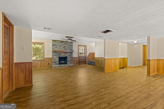 1055 Hunterhill Drive, Roswell, GA 30075