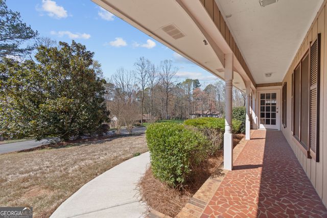 1055 Hunterhill Drive, Roswell, GA 30075