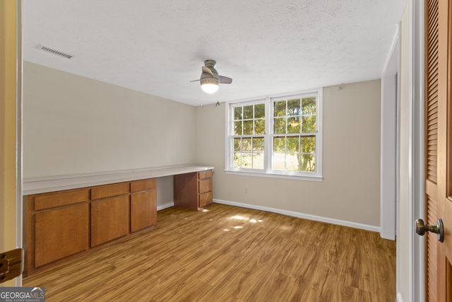 1055 Hunterhill Drive, Roswell, GA 30075