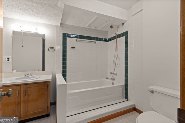 1055 Hunterhill Drive, Roswell, GA 30075