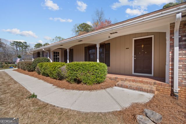 1055 Hunterhill Drive, Roswell, GA 30075