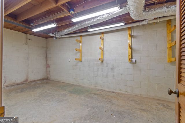 1055 Hunterhill Drive, Roswell, GA 30075