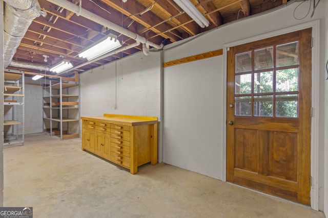 1055 Hunterhill Drive, Roswell, GA 30075