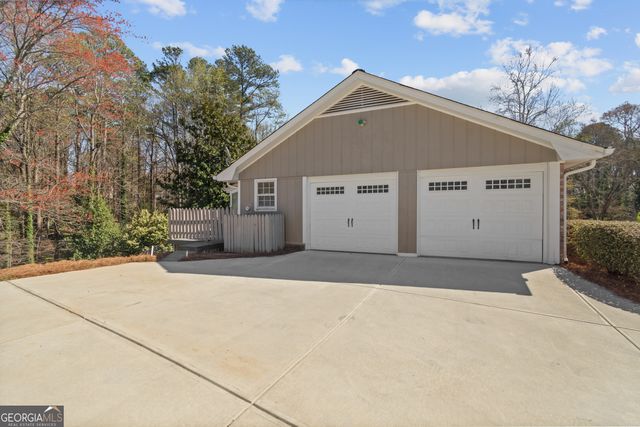 1055 Hunterhill Drive, Roswell, GA 30075