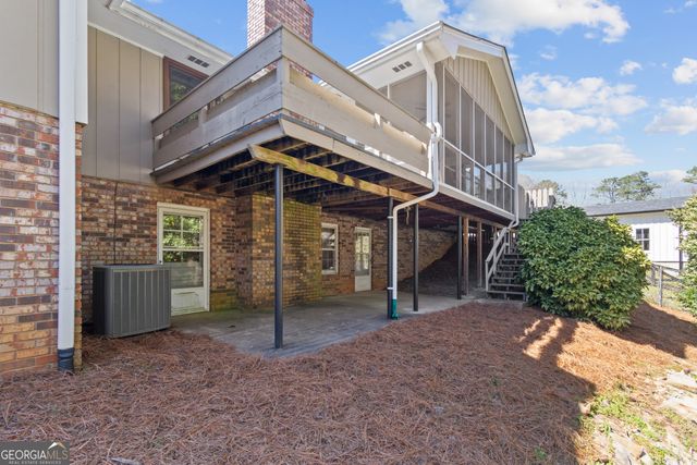 1055 Hunterhill Drive, Roswell, GA 30075