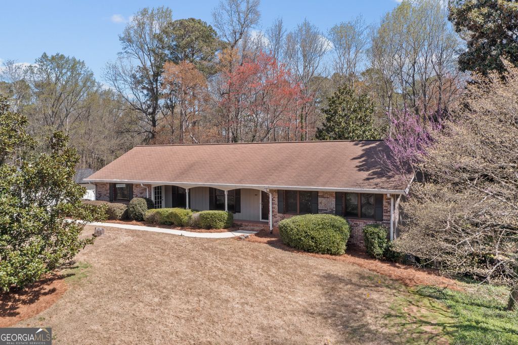 1055 Hunterhill Drive, Roswell, GA 30075