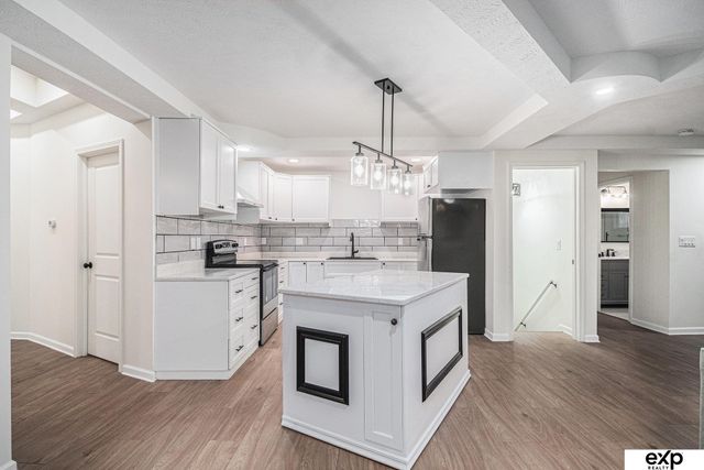 8525 Lafayette Avenue, Omaha, NE 68114