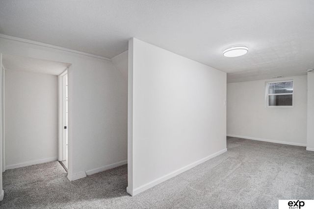 8525 Lafayette Avenue, Omaha, NE 68114