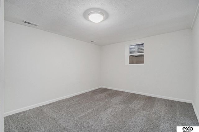 8525 Lafayette Avenue, Omaha, NE 68114