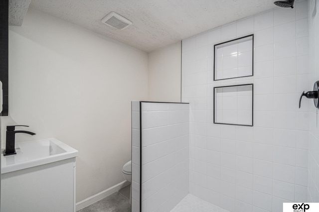 8525 Lafayette Avenue, Omaha, NE 68114