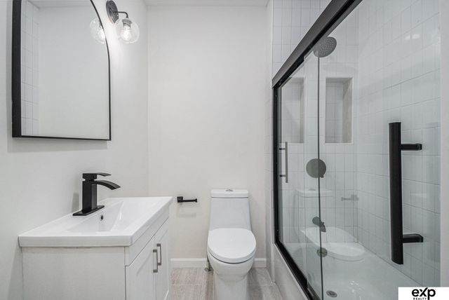 8525 Lafayette Avenue, Omaha, NE 68114