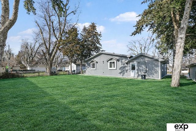 8525 Lafayette Avenue, Omaha, NE 68114