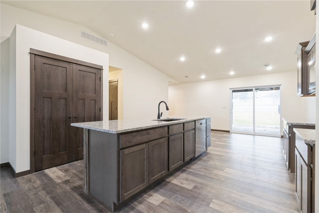 140 Towne Centre Dr, Urbana, IA 52345