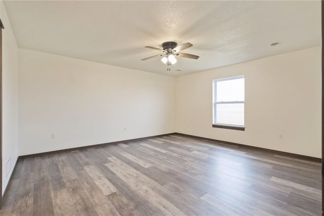 140 Towne Centre Dr, Urbana, IA 52345