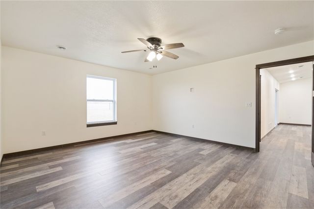 140 Towne Centre Dr, Urbana, IA 52345