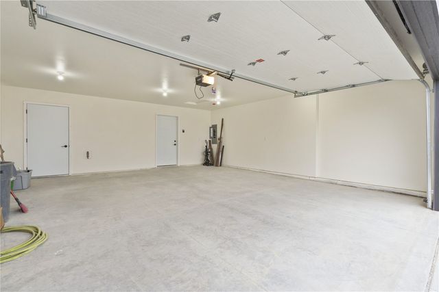 140 Towne Centre Dr, Urbana, IA 52345