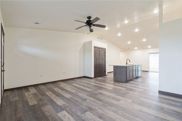 140 Towne Centre Dr, Urbana, IA 52345