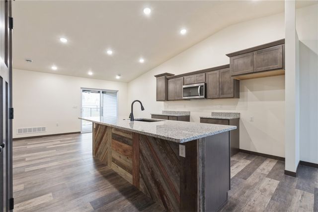 140 Towne Centre Dr, Urbana, IA 52345