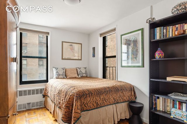 3346 92nd St Apt 1V, New York City, NY 11372