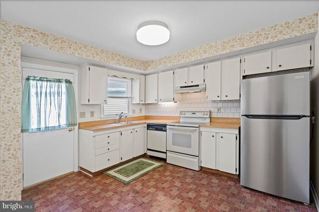 4006 SILVAGE RD, Baltimore, MD 21236