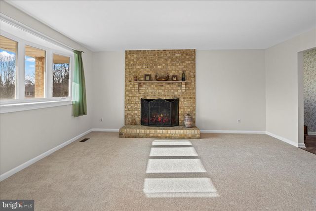 4006 SILVAGE RD, Baltimore, MD 21236