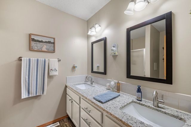 1440 E Sunset Ct, Goddard, KS 67052