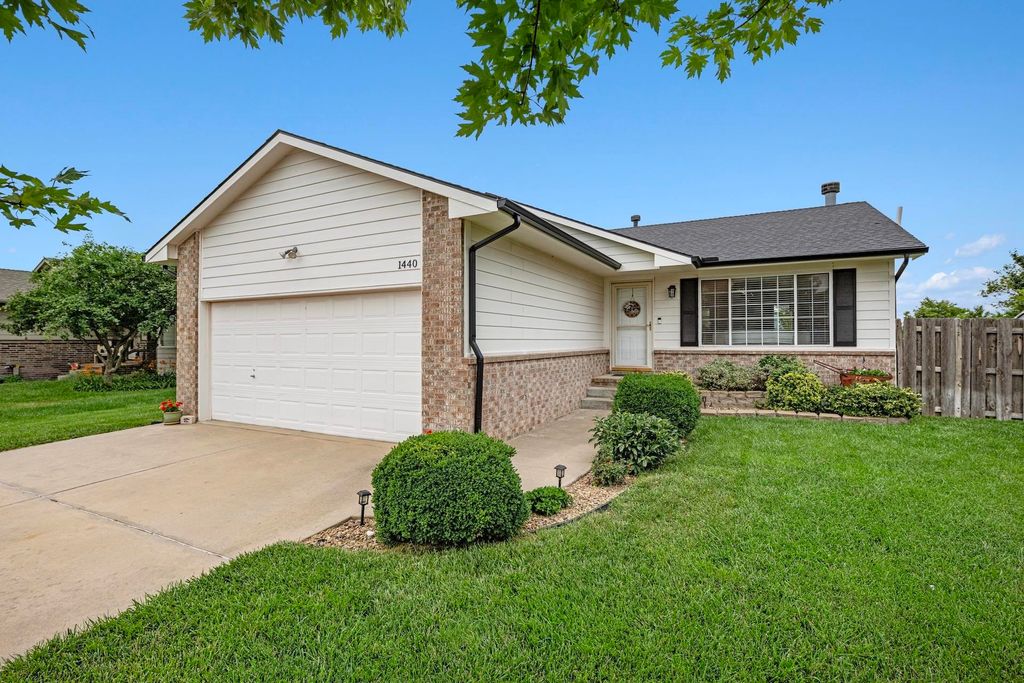 1440 E Sunset Ct, Goddard, KS 67052