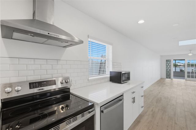 462 63RD STREET, Holmes Beach, FL 34217