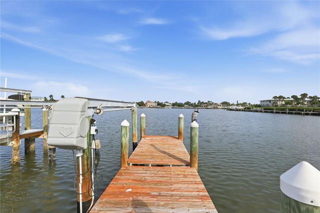 462 63RD STREET, Holmes Beach, FL 34217