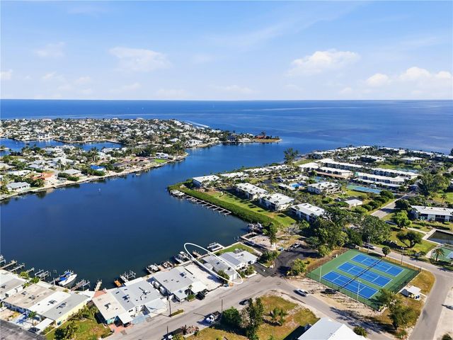 462 63RD STREET, Holmes Beach, FL 34217