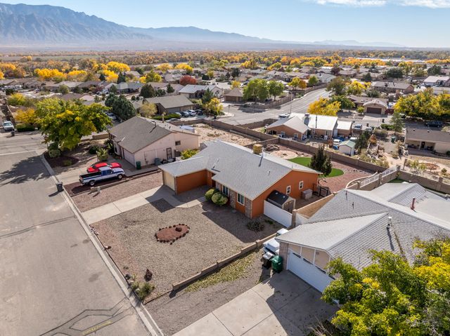 6394 Crow Road NE, Rio Rancho, NM 87144