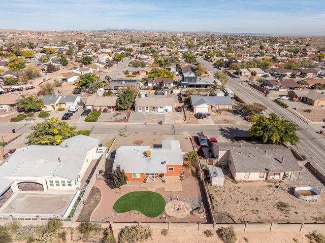 6394 Crow Road NE, Rio Rancho, NM 87144