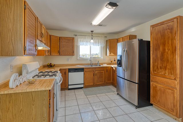 6394 Crow Road NE, Rio Rancho, NM 87144