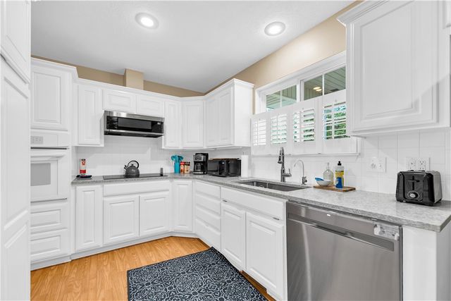 27 N Star Loop, Holiday Island, AR 72631