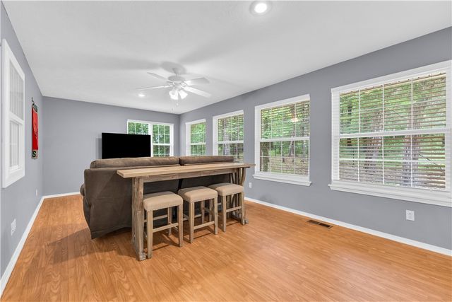 27 N Star Loop, Holiday Island, AR 72631